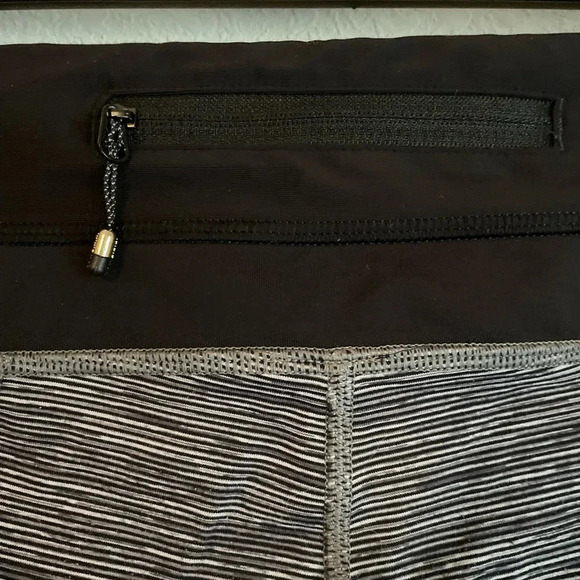 Lululemon run inspire crop black and gray size 4 - Picture 3 of 10
